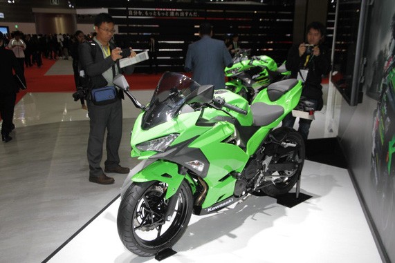 Kawasaki “ven man” moto Ninja 250 phien ban 2018